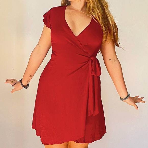 Soft, light, and adjustable fabric. Fits all body types, and super comfy❤️🔥 - Picture 2 of 6